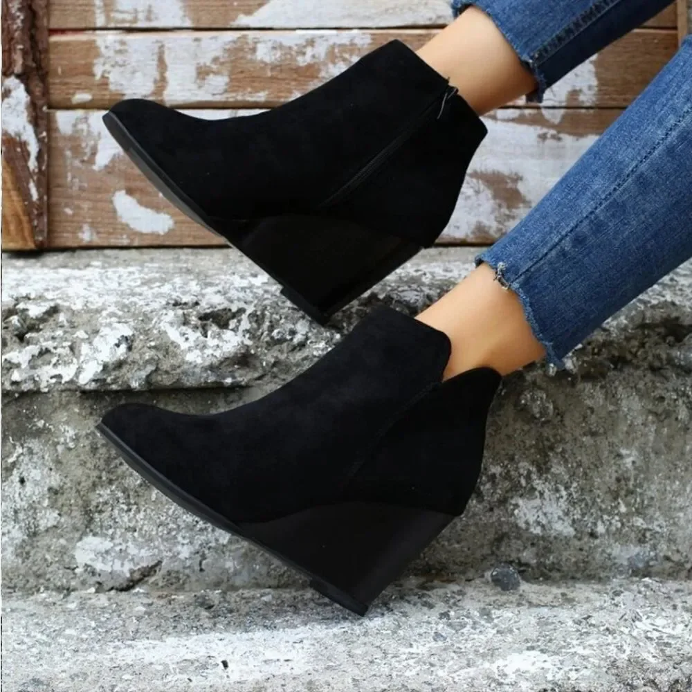 CHINESE LAUNDRY VANGO SUEDE WOMENS WEDGE BOOTIE - Picture 1 of 13